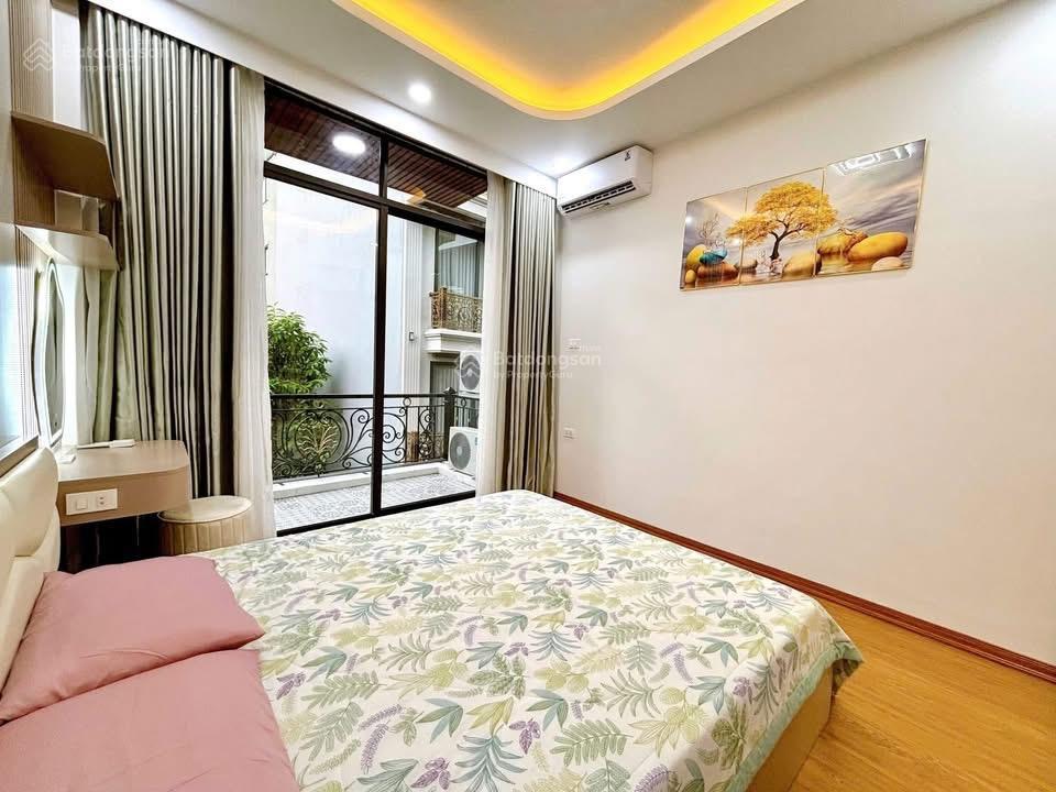 Bán nhà cầu giấy 53m2  5 tầng ,6 ngủ ngõ cực kỳ thoáng  nhỉnh 13tỷ