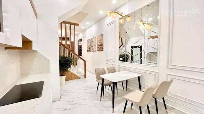 Bán nhà cầu giấy 53m2  5 tầng ,6 ngủ ngõ cực kỳ thoáng  nhỉnh 13tỷ