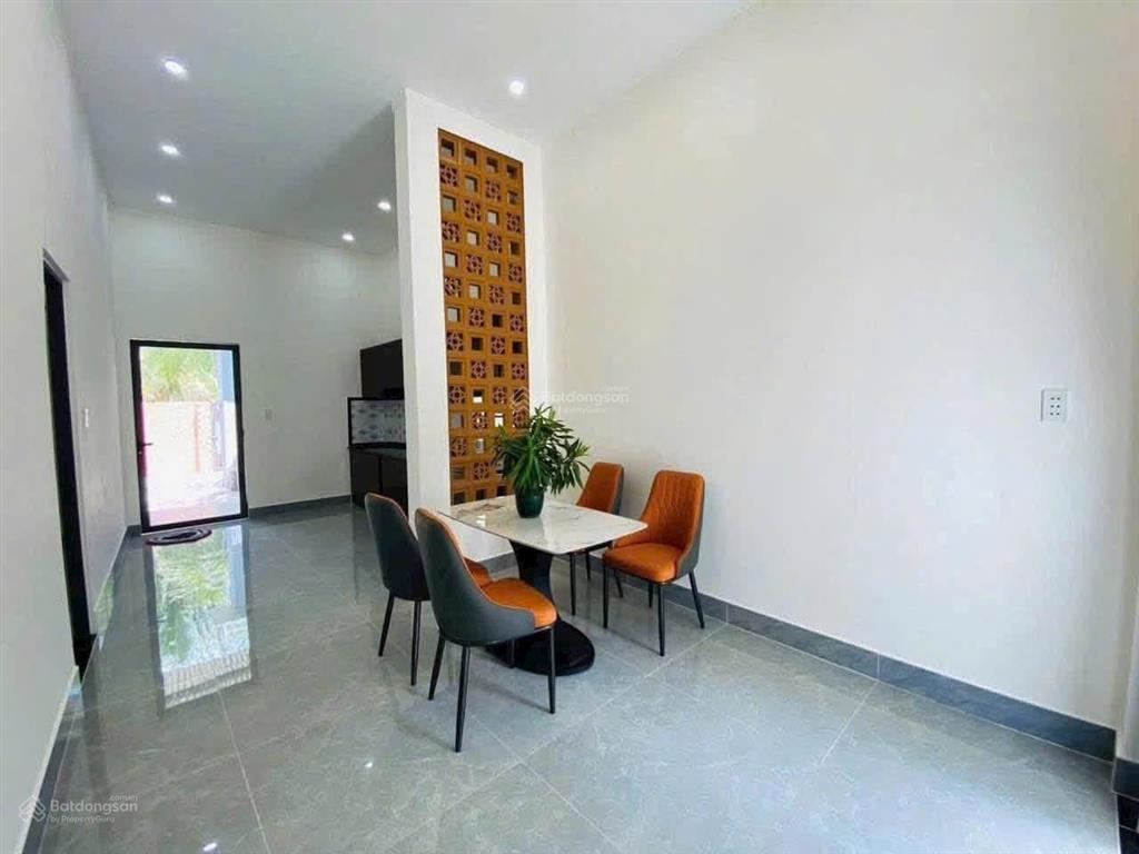 1 tỷ 080 triệu không phát sinh bán nhà cấp 4 mới xây tặng nội thất ngay uỷ ban phường