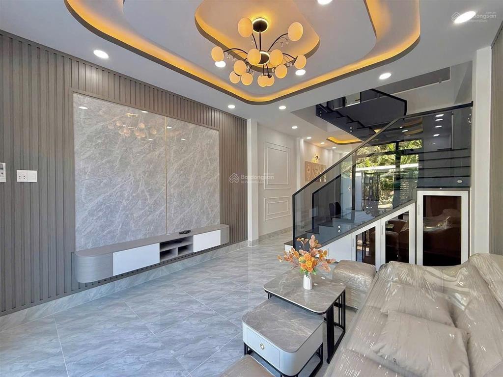 Cần tiền trả nợ chính chủ thanh lý nhà trệt lầu ngay trường tiểu học chu văn an
