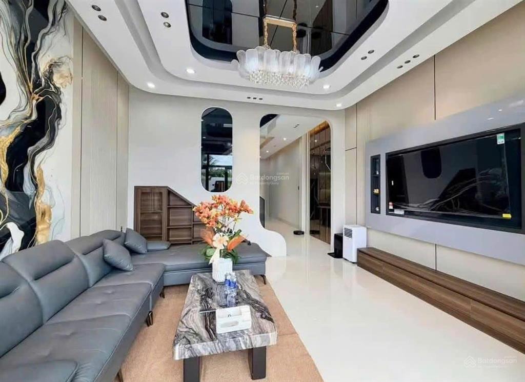 Nhà độc lập sổ riêng nay có việc cần bán, tặng nội thất cuối đồng khởi