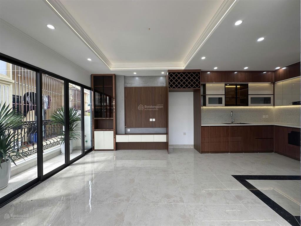 Siêu phẩm đường láng 43 m², 7 tầng, mt 5m, 2 mặt ngõ. giá tốt 15 tỷ.