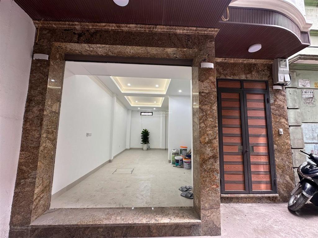 Siêu phẩm đường láng 43 m², 7 tầng, mt 5m, 2 mặt ngõ. giá tốt 15 tỷ.
