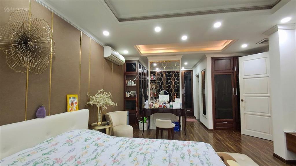 Siêu phẩm nhà nguyễn đình thi, 99 m2, mặt tiền 9.86m, view hồ tây. giá hot