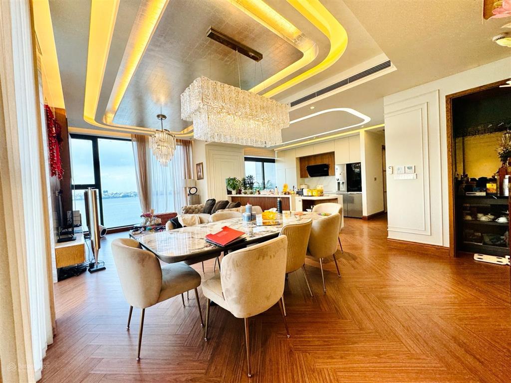 Siêu căn hộ lô góc hoàng thành, 126 m2, 3 phòng ngủ, full nội thất. giá hot vip.
