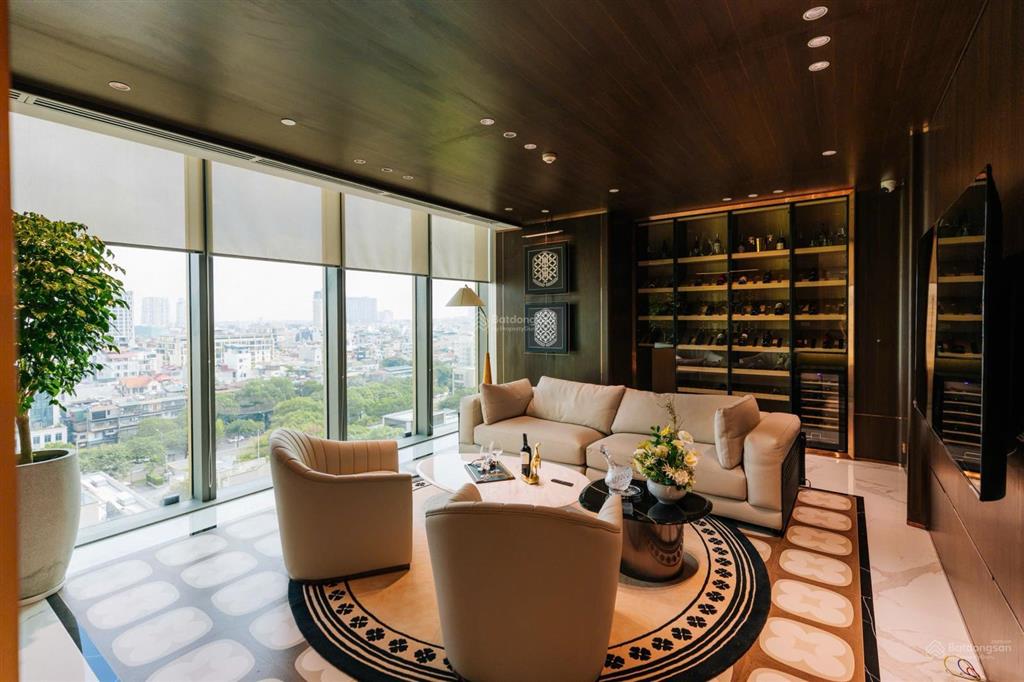 Siêu căn hộ hoàng thành tower, lô góc 188 m2, 3 phòng ngủ, nội thất full. giá tốt hot.
