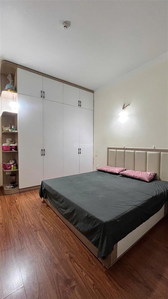 Em chuyên cập nhật ch ngoại giao đoàn, 95 m2, 2 pn. hot 8 tỷ.