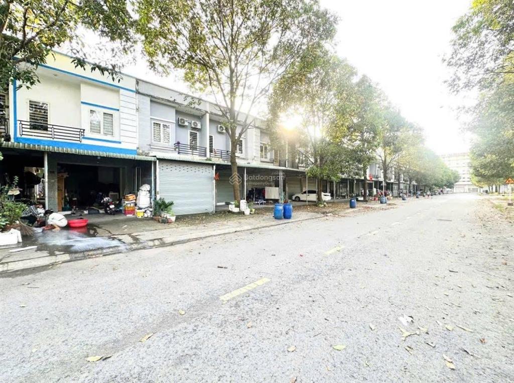 Chỉ 1 tỷ 090 tr dãy nhà trọ ngay kcn becamex bàu bàng dân cư đông, sổ hồng, thu nhập 14tr/tháng
