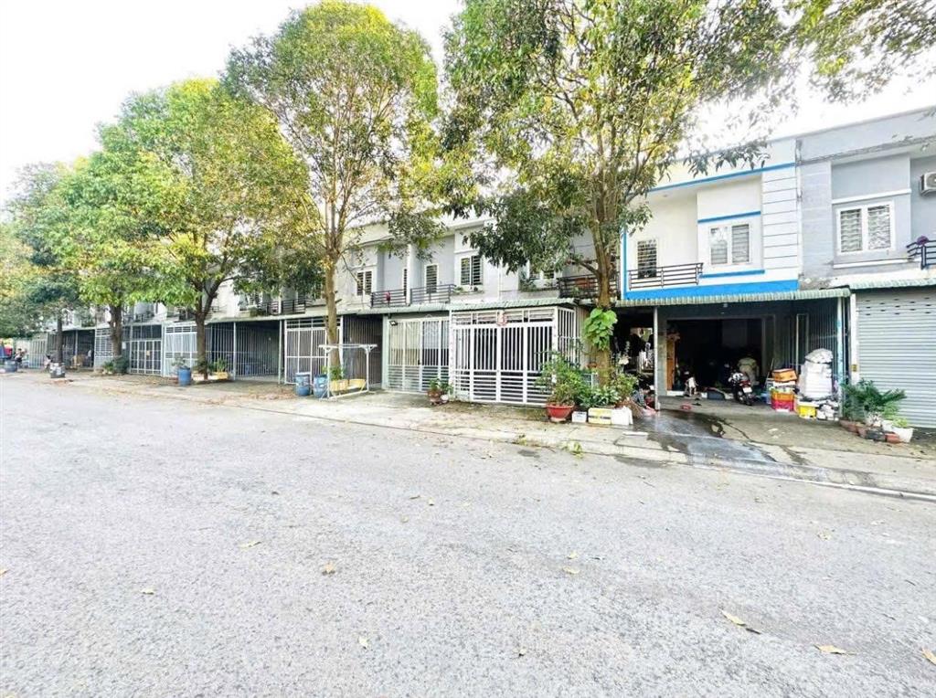 Chỉ 1 tỷ 090 tr dãy nhà trọ ngay kcn becamex bàu bàng dân cư đông, sổ hồng, thu nhập 14tr/tháng