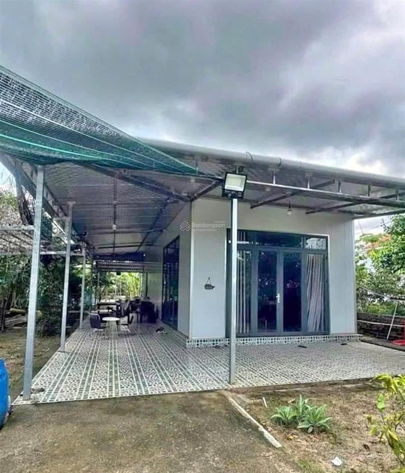 Bán lô đất + nhà cấp 4 ngay bàu bàng. cách chợ trừ văn thố vào 2km. đường lớn, sổ hồng riêng