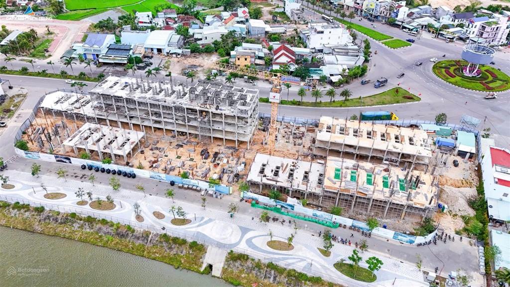 Hiếm! nhà phố 4,5 tầng căn kề góc, mặt tiền đường 42m long vân long mỹ  trung tâm tp quy nhơn