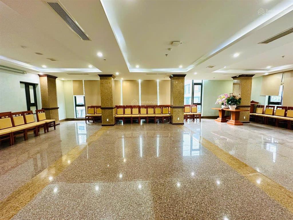 Cho thuê văn phòng tầng 2, dt 250m², mới đẹp giá thuê rẻ