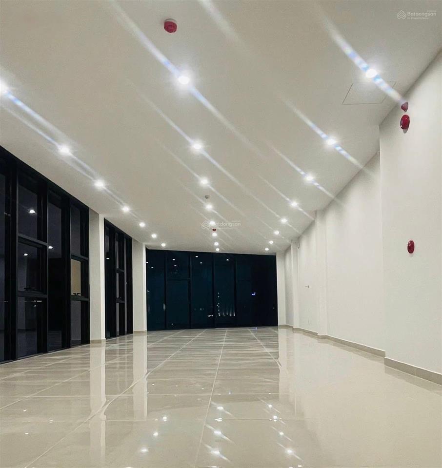 Cho thuê nhà 7 tầng lô góc mt nguyễn văn linh nhà mới xây đẹp , full điều hoà , thang máy ,pccc
