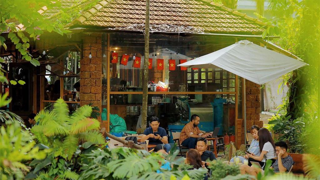 Mặt bằng ngay góc lê đình dương, dt 350m2 sân vườn đẹp, vị trí hiếm có hải châu