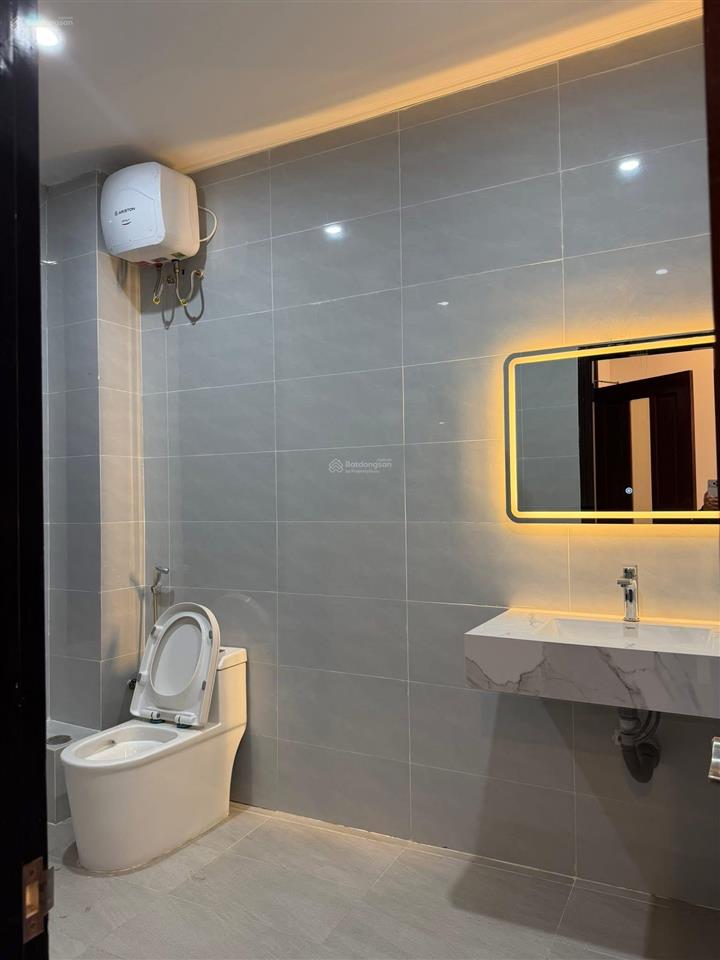 Cần tiền bán nhà 5 tầng mt hải hồ gần lương ngọc quyến , chợ đống đa . nhà mới chỉ cần dọn vào ỏ