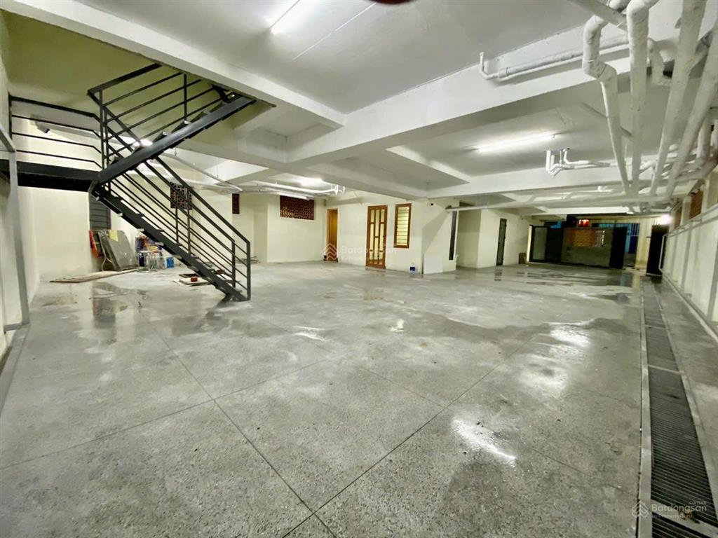 Bán nhanh toà nhà 5 tầng gồm 35 phòng, dòng tiền 110 triệu/ tháng