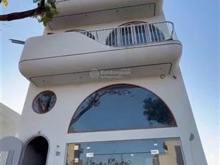 Loading 90% sắp hoàn thiện  cần bán toà căn hộ khu fpt.
toà căn hộ 6 tầng( thang máy, 14 căn hộ)