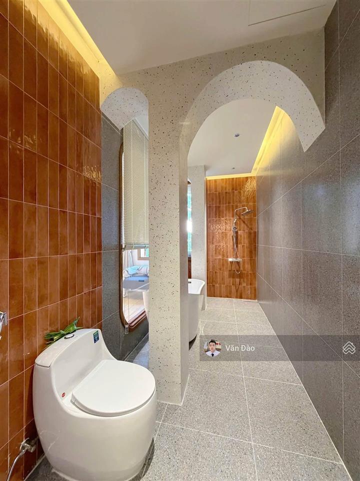 Nhà 3 tầng mới xây phong cách châu âu cổ điển , phù hợp mua ỏ hoặc cho thuê có dòng tiền cao