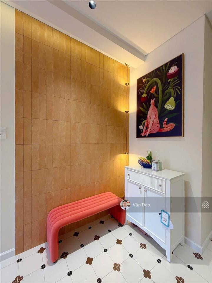 Nhà 3 tầng mới xây phong cách châu âu cổ điển , phù hợp mua ỏ hoặc cho thuê có dòng tiền cao