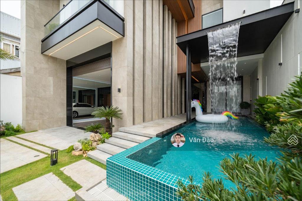 Villa gần cầu rồng, gần biển, 5 phòng ngủ, full nội thất, có hồ bơi, sân vườn rộng