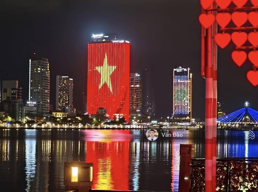 Cho thuê lô góc 2 mt trần hưng đạo đối diện cầu tình yêu, dt 500m2, ngang 20m, cực đẹp