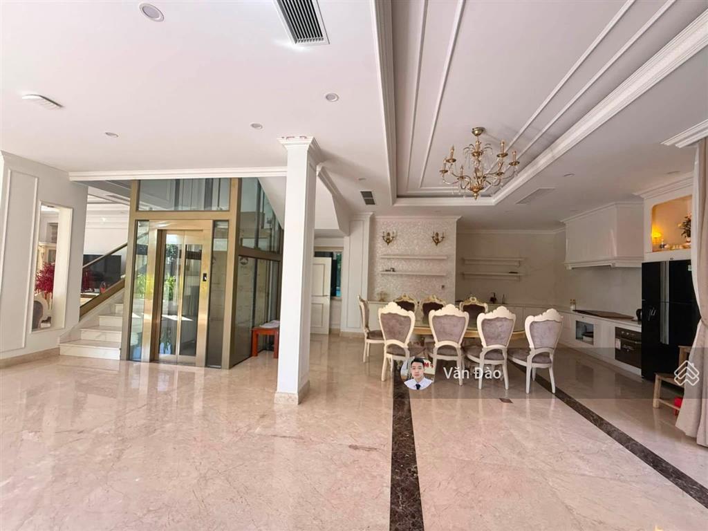 Villa view trực diện biển 8 phòng ngủ full nội thất, dt 800m2 cực rộng rãi