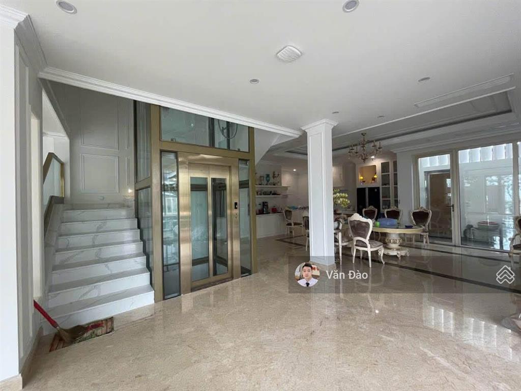 Villa view trực diện biển 8 phòng ngủ full nội thất, dt 800m2 cực rộng rãi