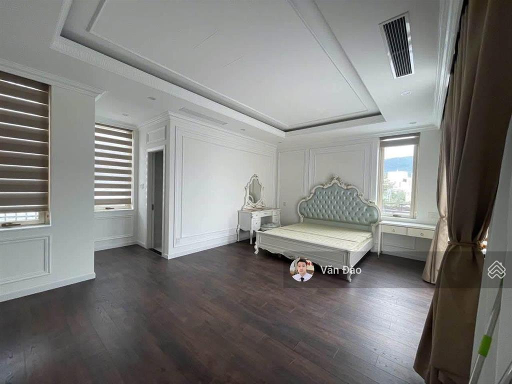 Villa view trực diện biển 8 phòng ngủ full nội thất, dt 800m2 cực rộng rãi