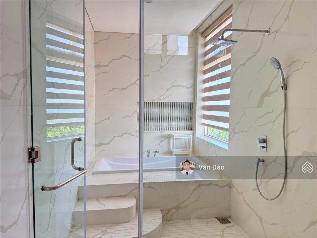 Villa view trực diện biển 8 phòng ngủ full nội thất, dt 800m2 cực rộng rãi