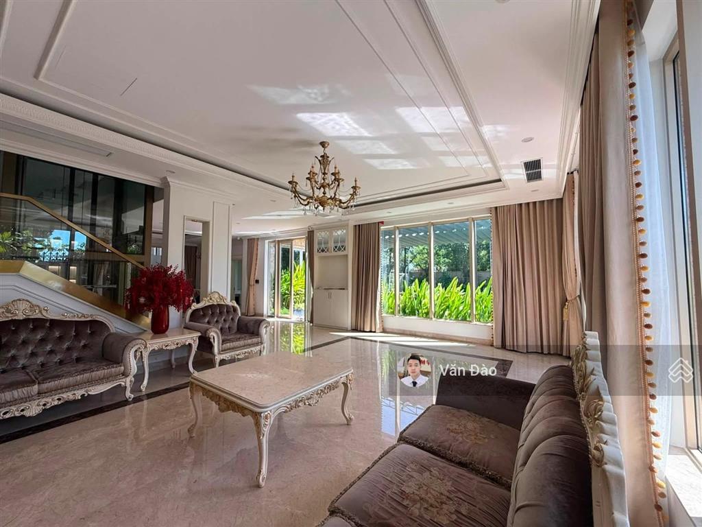 Villa view trực diện biển 8 phòng ngủ full nội thất, dt 800m2 cực rộng rãi