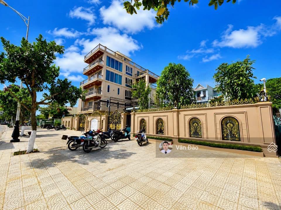 Villa view trực diện biển 8 phòng ngủ full nội thất, dt 800m2 cực rộng rãi