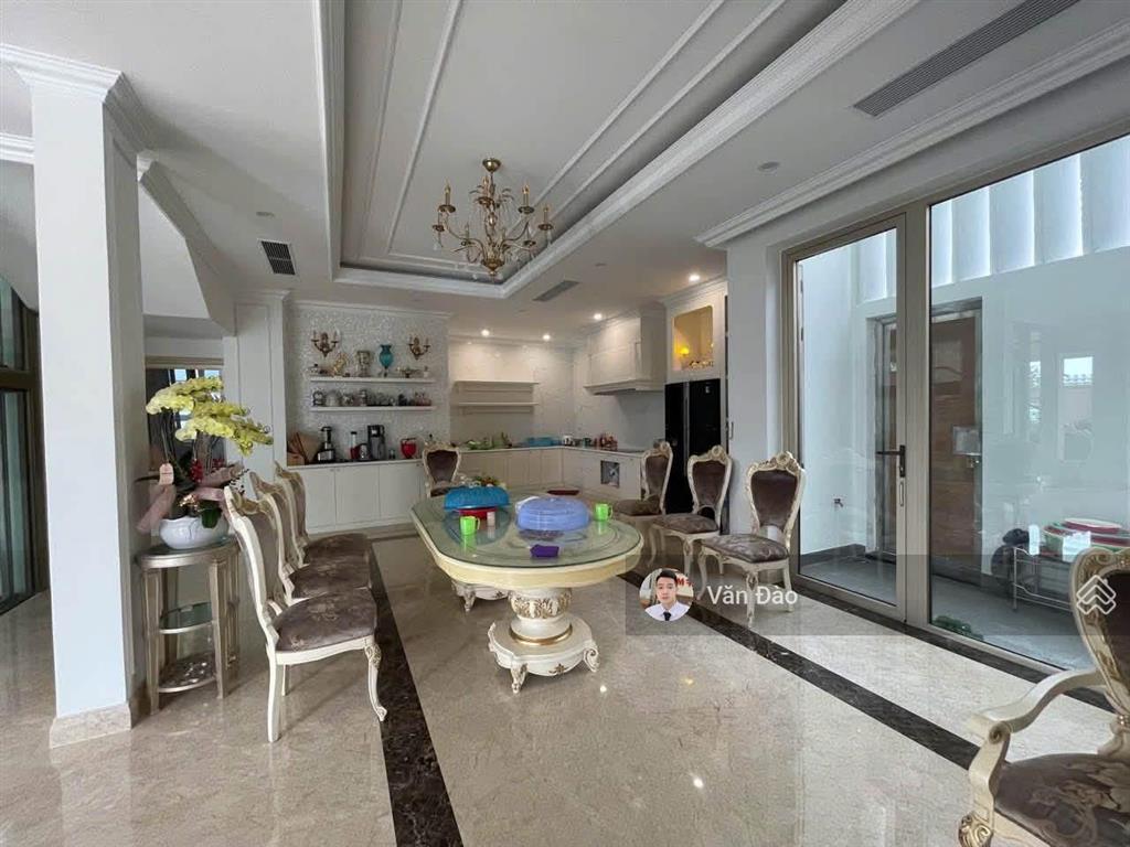Villa view trực diện biển 8 phòng ngủ full nội thất, dt 800m2 cực rộng rãi
