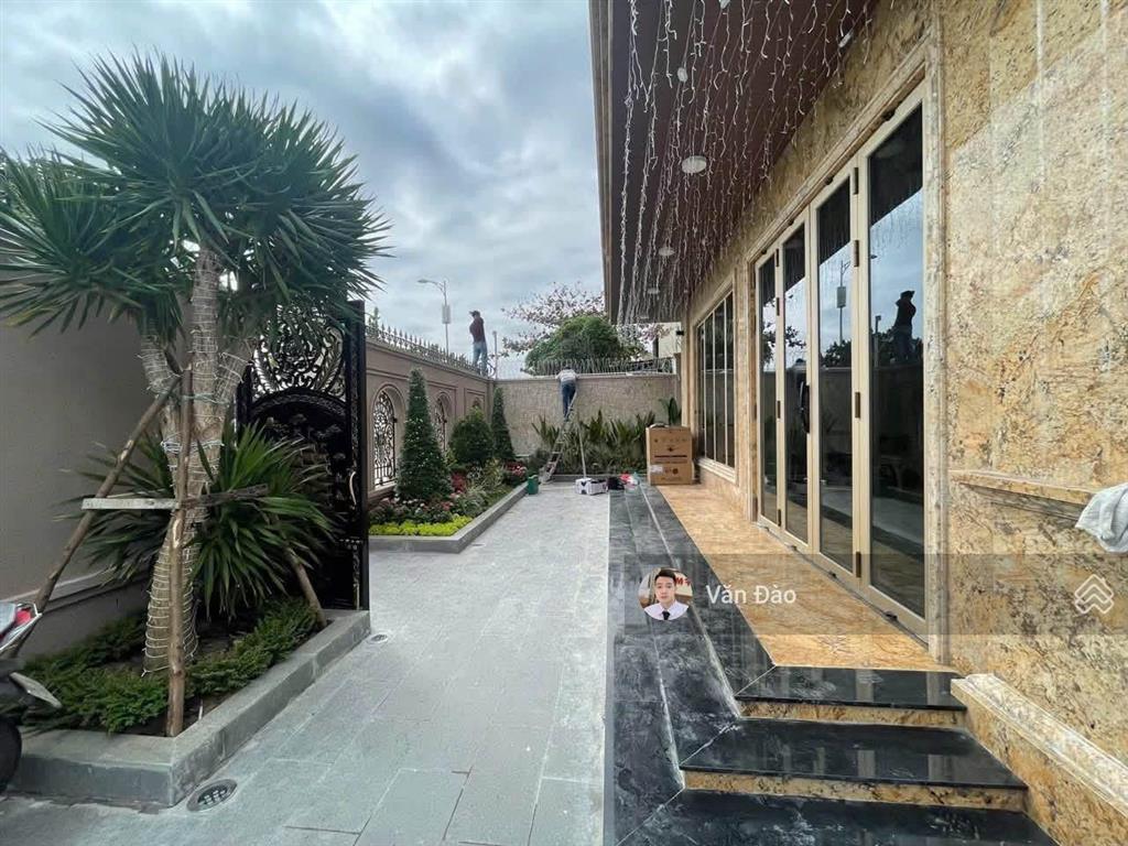 Villa view trực diện biển 8 phòng ngủ full nội thất, dt 800m2 cực rộng rãi