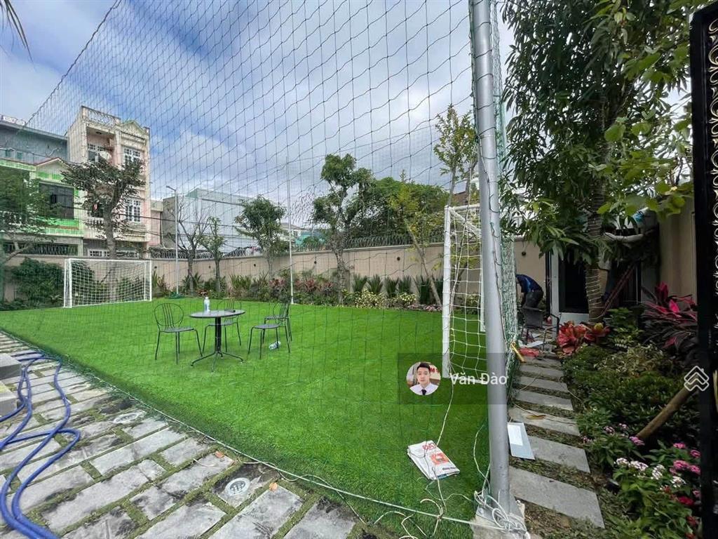 Villa view trực diện biển 8 phòng ngủ full nội thất, dt 800m2 cực rộng rãi