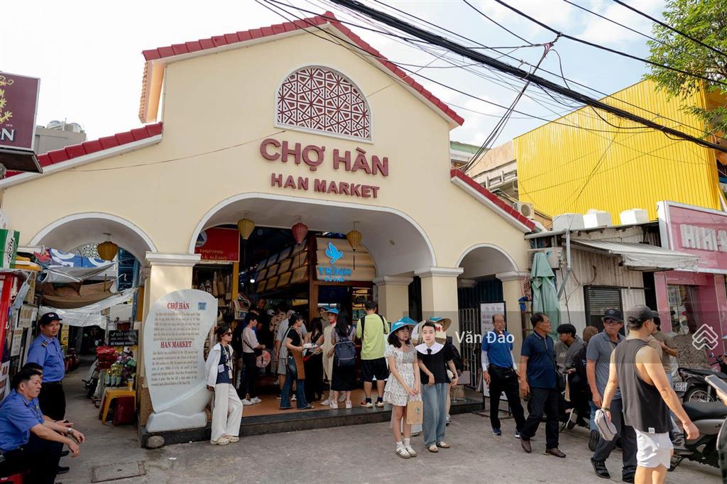 Mặt bằng đối diện chợ hàn cực đẹp, khu khách du lịch đông đúc