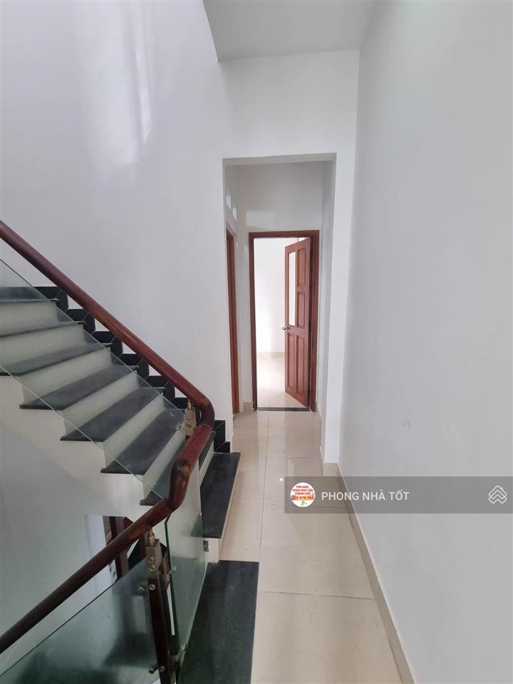 Hơn 4tỷ, bán nhà đẹp hẻm xe hơi quận 12