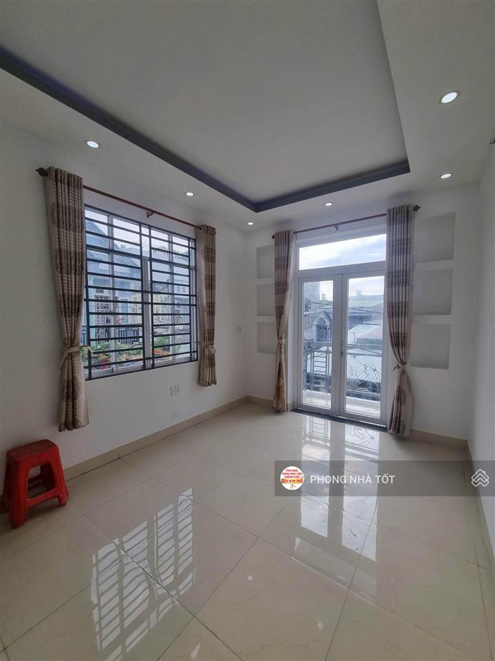 Hơn 4tỷ, bán nhà đẹp hẻm xe hơi quận 12