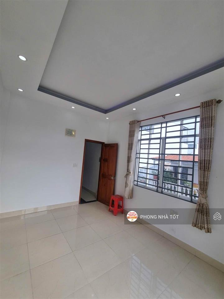Hơn 4tỷ, bán nhà đẹp hẻm xe hơi quận 12