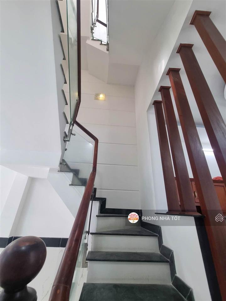 Hơn 4tỷ, bán nhà đẹp hẻm xe hơi quận 12