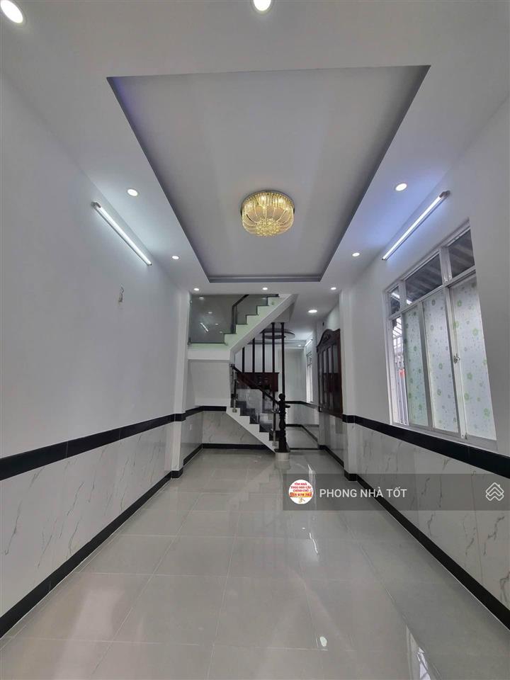 Hơn 4tỷ, bán nhà đẹp hẻm xe hơi quận 12