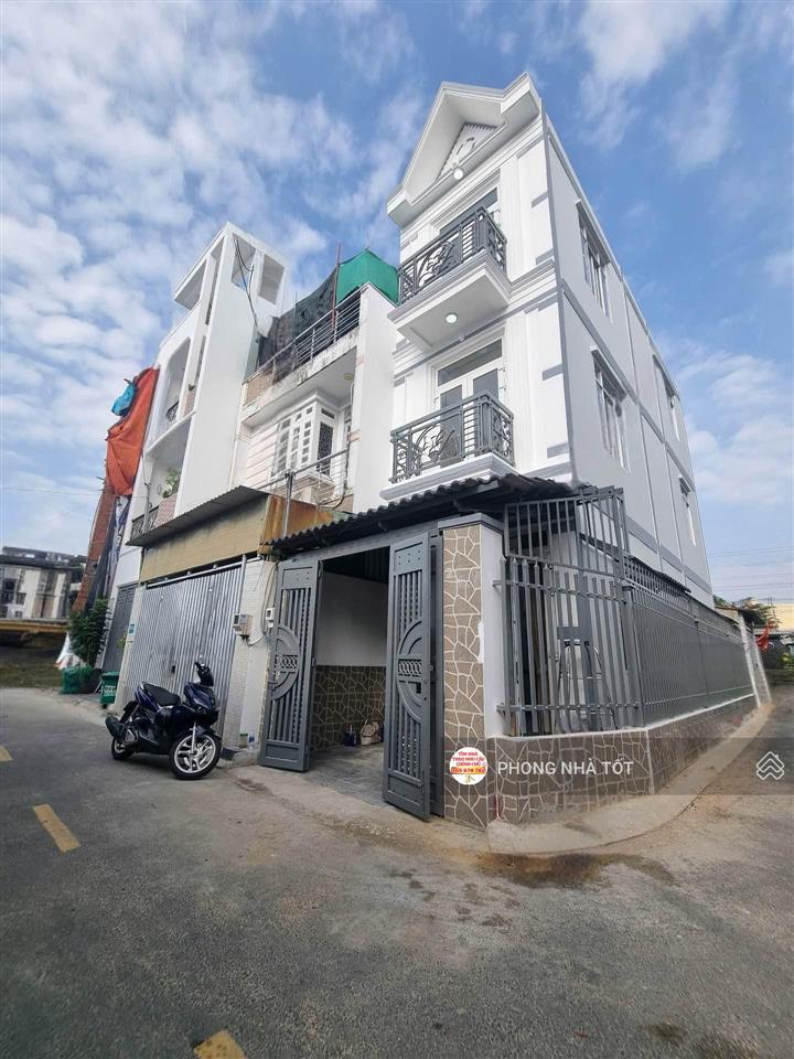 Hơn 4tỷ, bán nhà đẹp hẻm xe hơi quận 12
