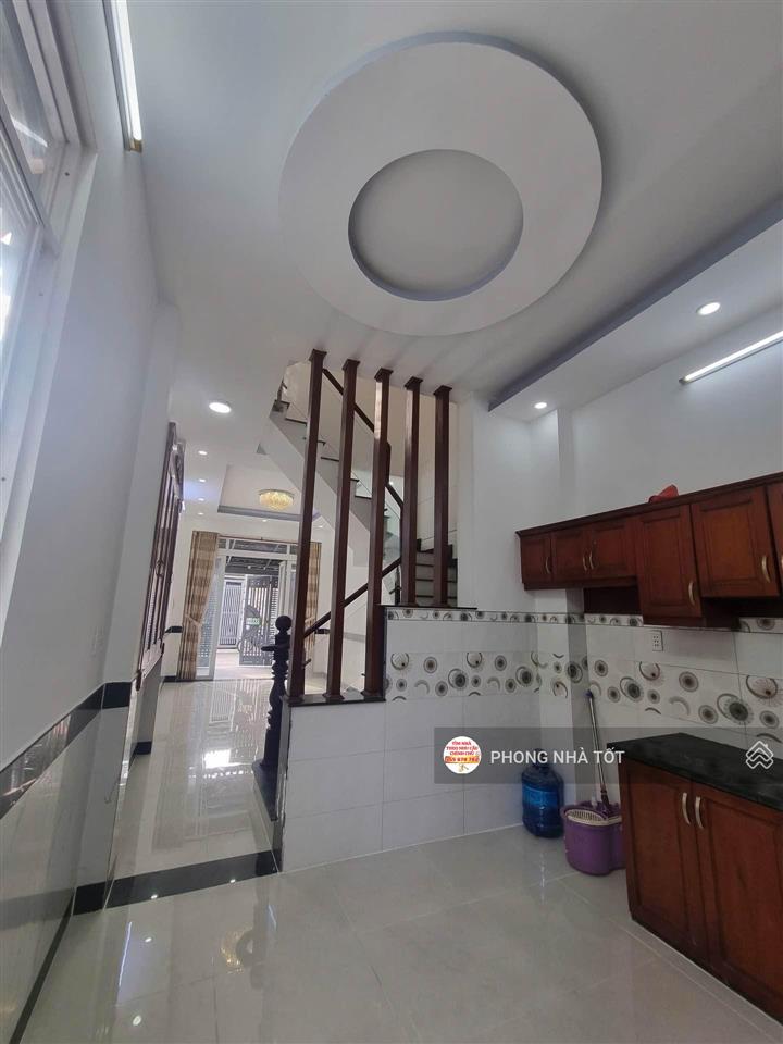 Hơn 4tỷ, bán nhà đẹp hẻm xe hơi quận 12