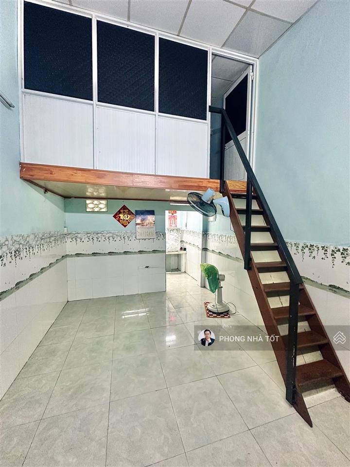 Bán nhà lanh quanh 2 tỷ tân phú sát hẻm xe hơi