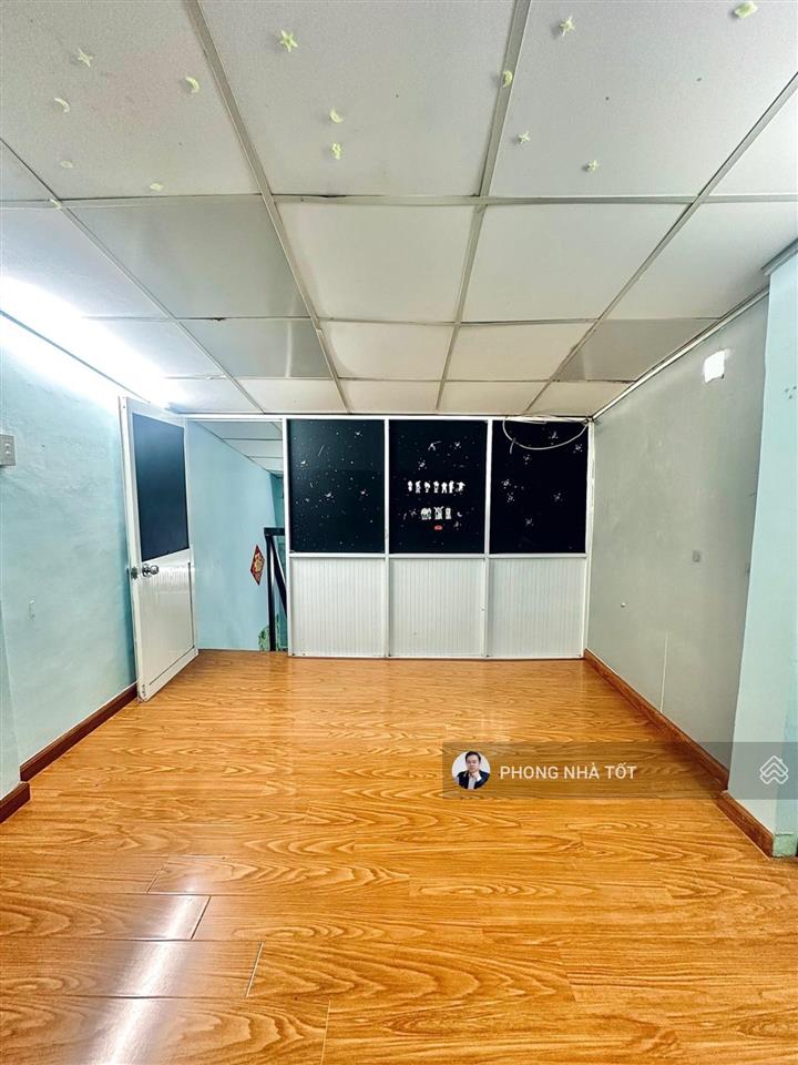 Bán nhà lanh quanh 2 tỷ tân phú sát hẻm xe hơi