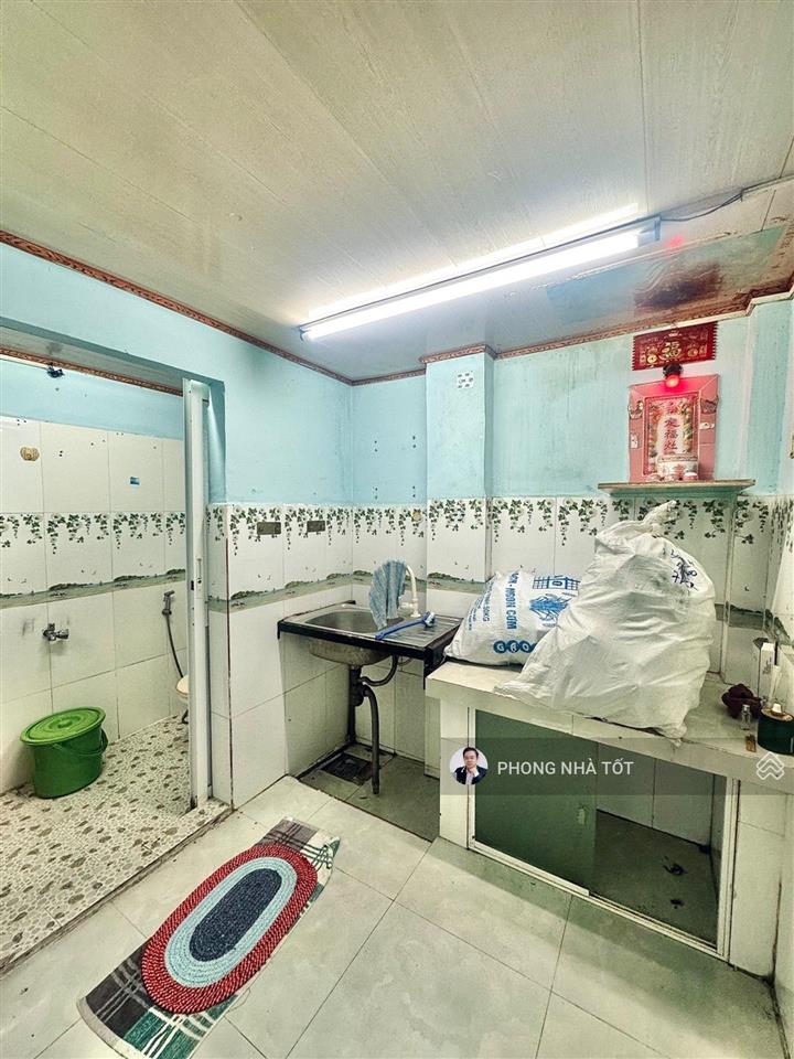 Bán nhà lanh quanh 2 tỷ tân phú sát hẻm xe hơi