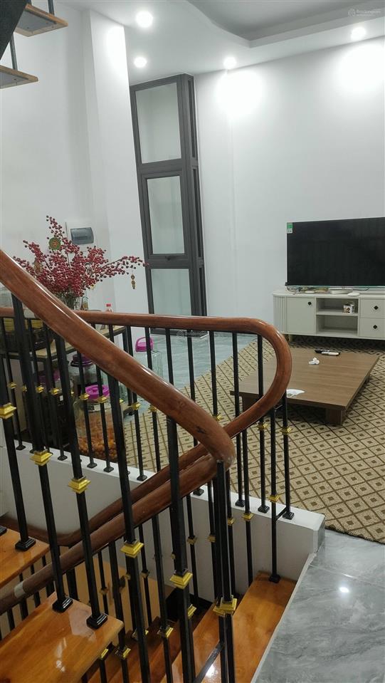Bán nhà riêng ngõ 464/1 số 2a âu cơ full nội thất, 3 tầng, giá chỉ 6,3 tỷ