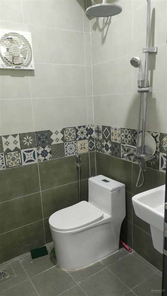 Bán nhà riêng ngõ 464/1 số 2a âu cơ full nội thất, 3 tầng, giá chỉ 6,3 tỷ