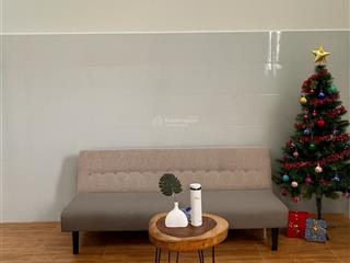 Nhà mới xây tại tp mỹ tho  cách cầu quay 5p  có sân đậu ô tô cách lộ nhựa 40m, full nội thất