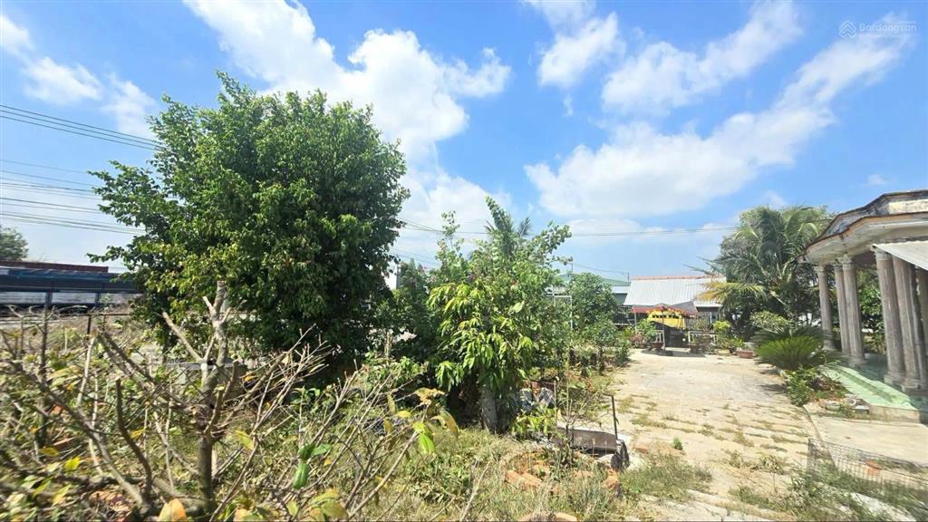 Bán đất tại ấp mương khai, xã mộc hóa, long an, 9 tỷ, 2400m2 có 1400m2 thổ, pháp lý đầy đủ