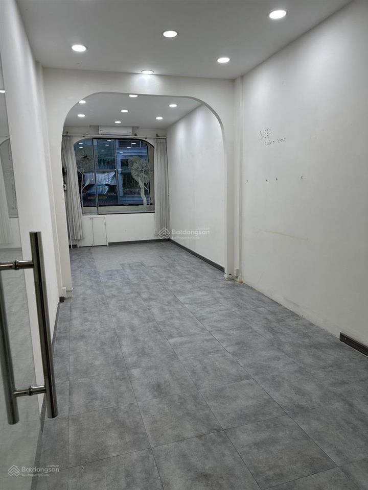 Nhà mặt tiền đường nguyễn thiện thuật, đường rộng 20m, trung tâm quận 3